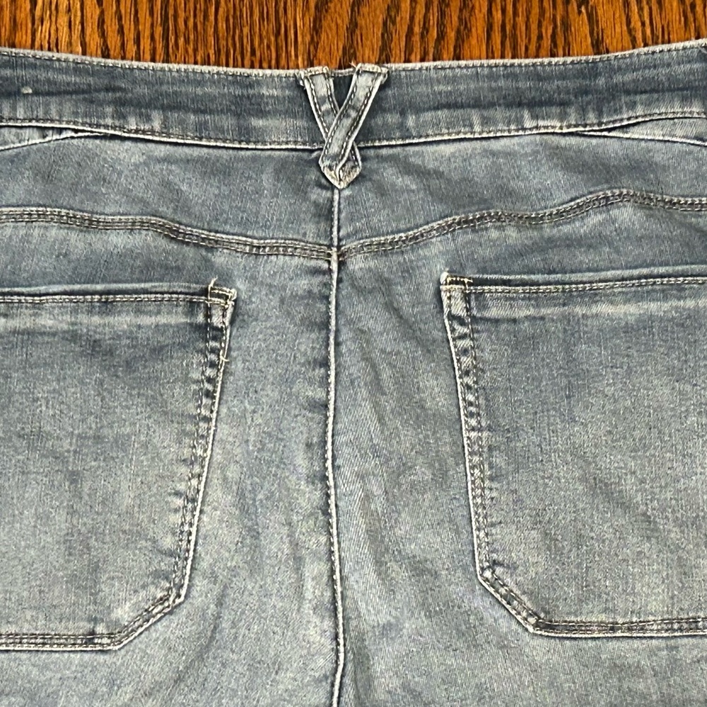 Wit & Wisdom Women's Straight Frayed Hem Jeans - Picture 3 of 5